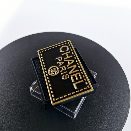 CHANEL PARIS LOGO PLATE BROOCH PIN BLACK AND GOLD PLATED - Picture 5 of 5