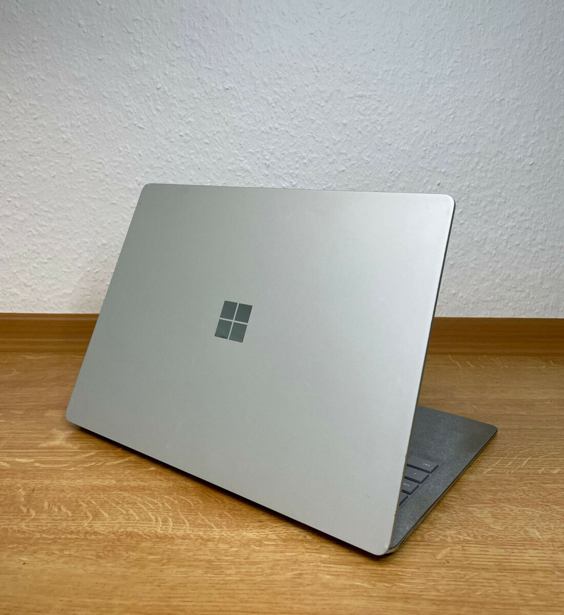 Microsoft Surface Laptop 2 I5 7200U-2x3,1GHz 8192MB 256SSD WIN10 13,5 Microsoft Surface Laptop 2 I5 7200U-2x3,1GHz 8192MB 256SSD WIN10 13,5