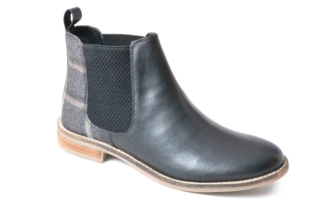 clarks flat ankle boots