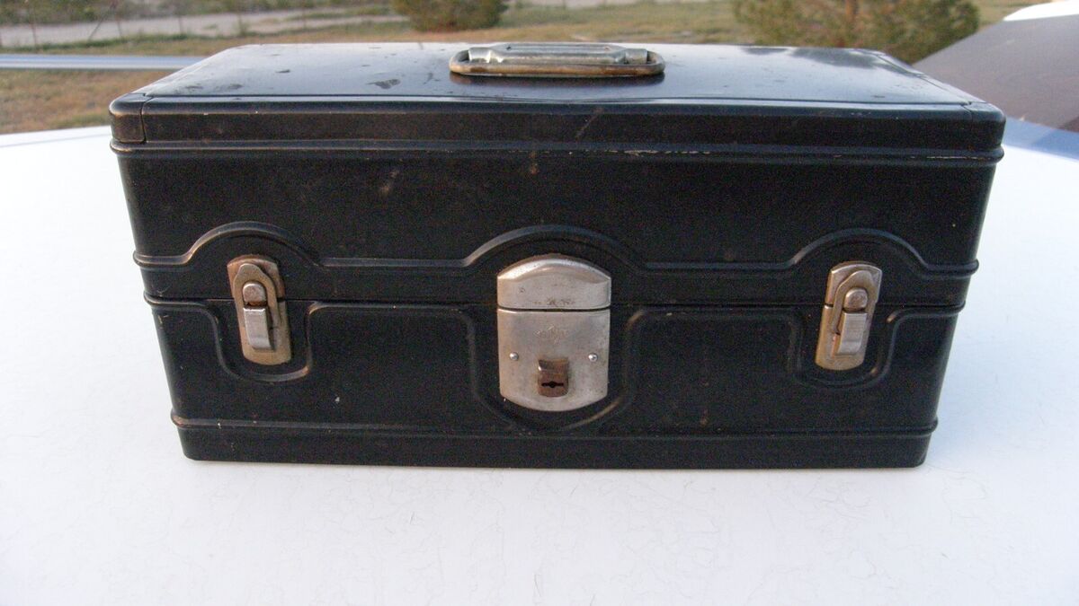 Vintage Climax Black Metal Fishing Tackle Box w/ 2 Folding Trays, 2-Latch &  Lock