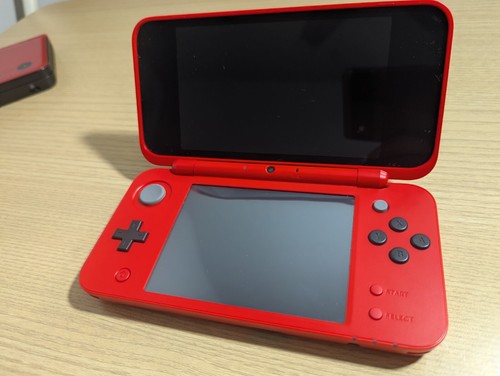 Nintendo 2DS XL Poké Ball Edition Console - Picture 3 of 5