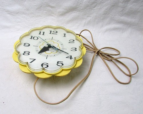 Orologio da parete cucina vintage GE margherita fiore bianco giallo capesante testato funziona - Foto 3 di 4
