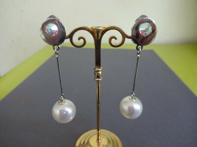 Boucles D'oreilles Pendantes Argentées Avec Strass Swarovski Et Perle - Clip