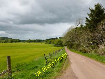 Foto 12x8 Gerstenfelder bei Thankerton Carmichael Eine Landstraße unterhalb Che c2015