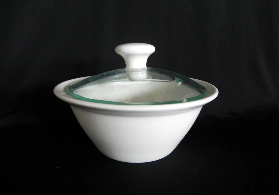 Maxwell & Williams WHITE BASICS Arrocera con Tapa de Vidrio 5.5" Foto 4 de 4