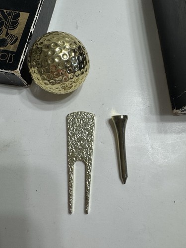 Vintage Klassic Koncepts Gold Tone Golf Set 1 Ball, 4 tees, 1 Divot tool Plastic - Picture 6 of 11