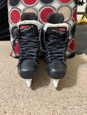 BAUER VAPOR X 3.5 JUNIOR SIZE 3.5 HOCKEY SKATES WITH BRAND NEW LACES