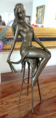 Bronzefigur Jungfrau Bronze Skulptur Frau auf Barhocker Statue Erotik Kunst Edel - Bild 1 von 4