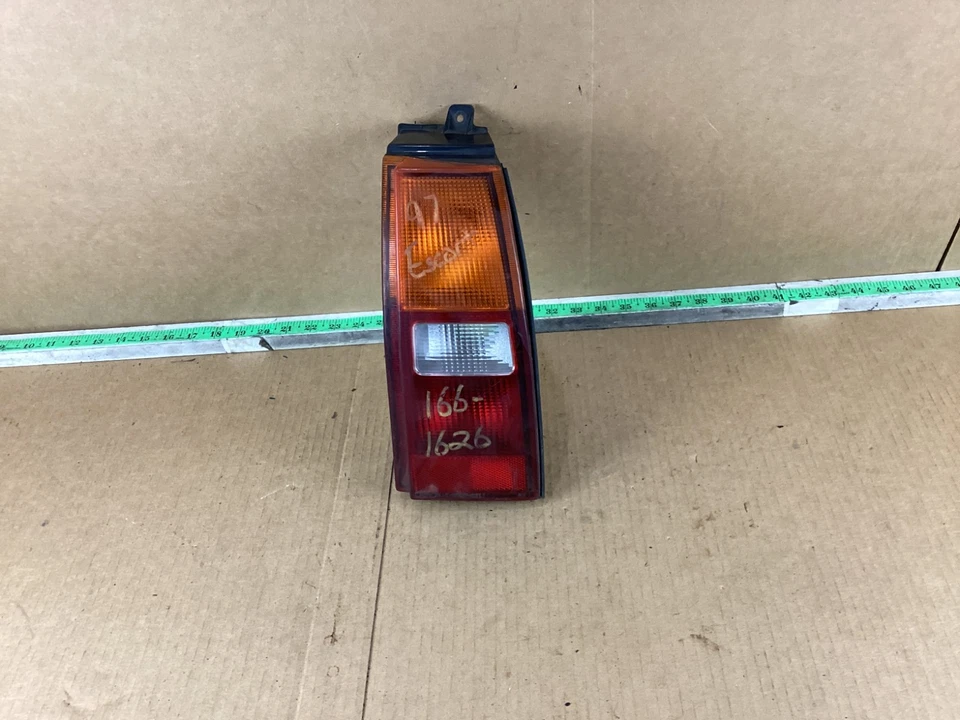 Luz trasera derecha del lado del pasajero Ford Escort Station Wagon 1997-1999 OEM Foto 3 de 4