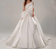Elegant Bow Strapless WeddingDresses Satin Backless Sleeveless A-Line BridalGown