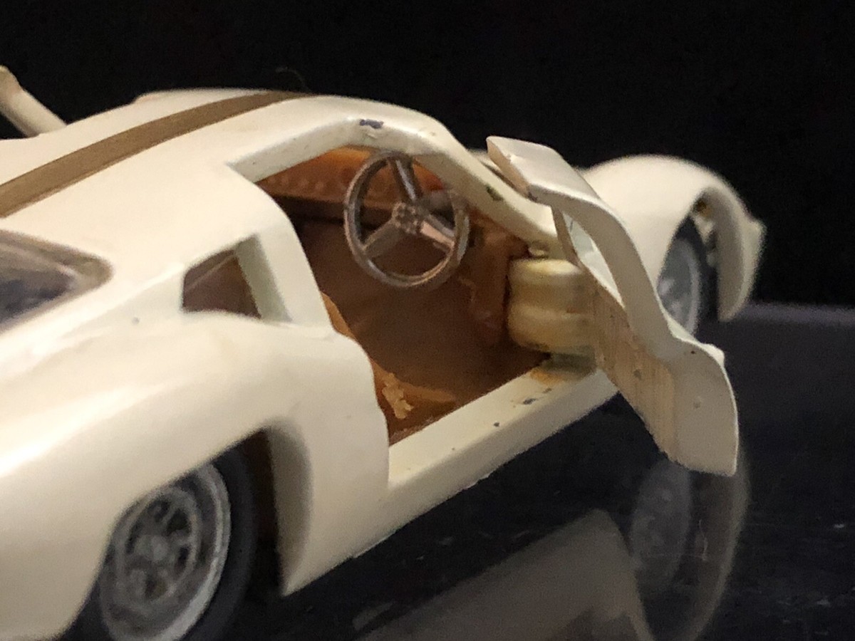 1:43 Ford Thunderbird Cabriolet Avec Pilote Rouge DINKY Jouets DeAgostini Norev