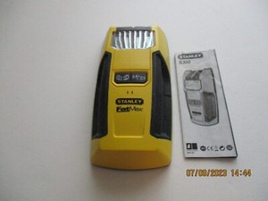 STANLEY S300 FAT MAX STUD FINDER FOR WOOD AND METAL STUDS FREE SHIPPING USA ONLY