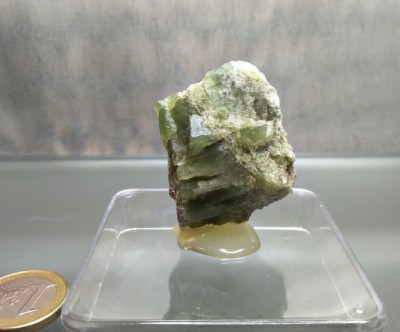 schöne Peridot Olivin Stufe Knolle aus Norwegen Aheim 36g grün Heilstein