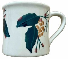 HARTSTONE HOLLY BERRY PINE CONE CHRISTMAS COFFEE MUG MADE IN USA ART POTTERY