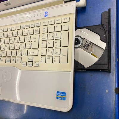 Fujitsu Lifebook AH56/H White Core i7-3610QM Windows11 RAM 8GB HDD