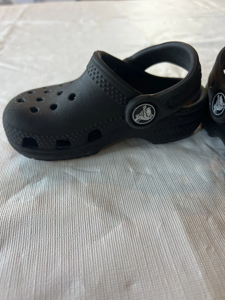 Crocs Classic Toddler Youth Size 5 Shoes Black Slide Slip On-Black Sandals - Image 2 of 4