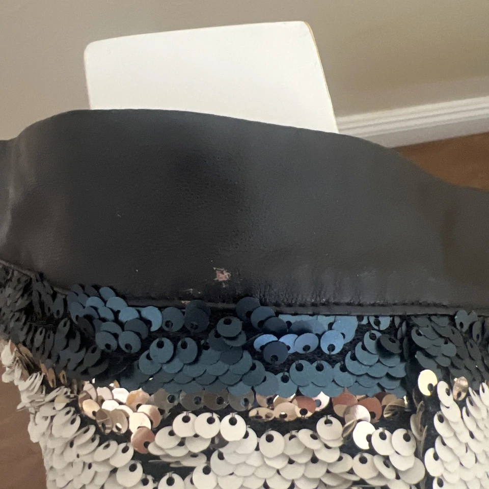 Nuevo con etiquetas Pantalones Cortos de Lentejuelas Blanco Marino y Crema con Cuero Negro Talla S  Foto 3 de 3