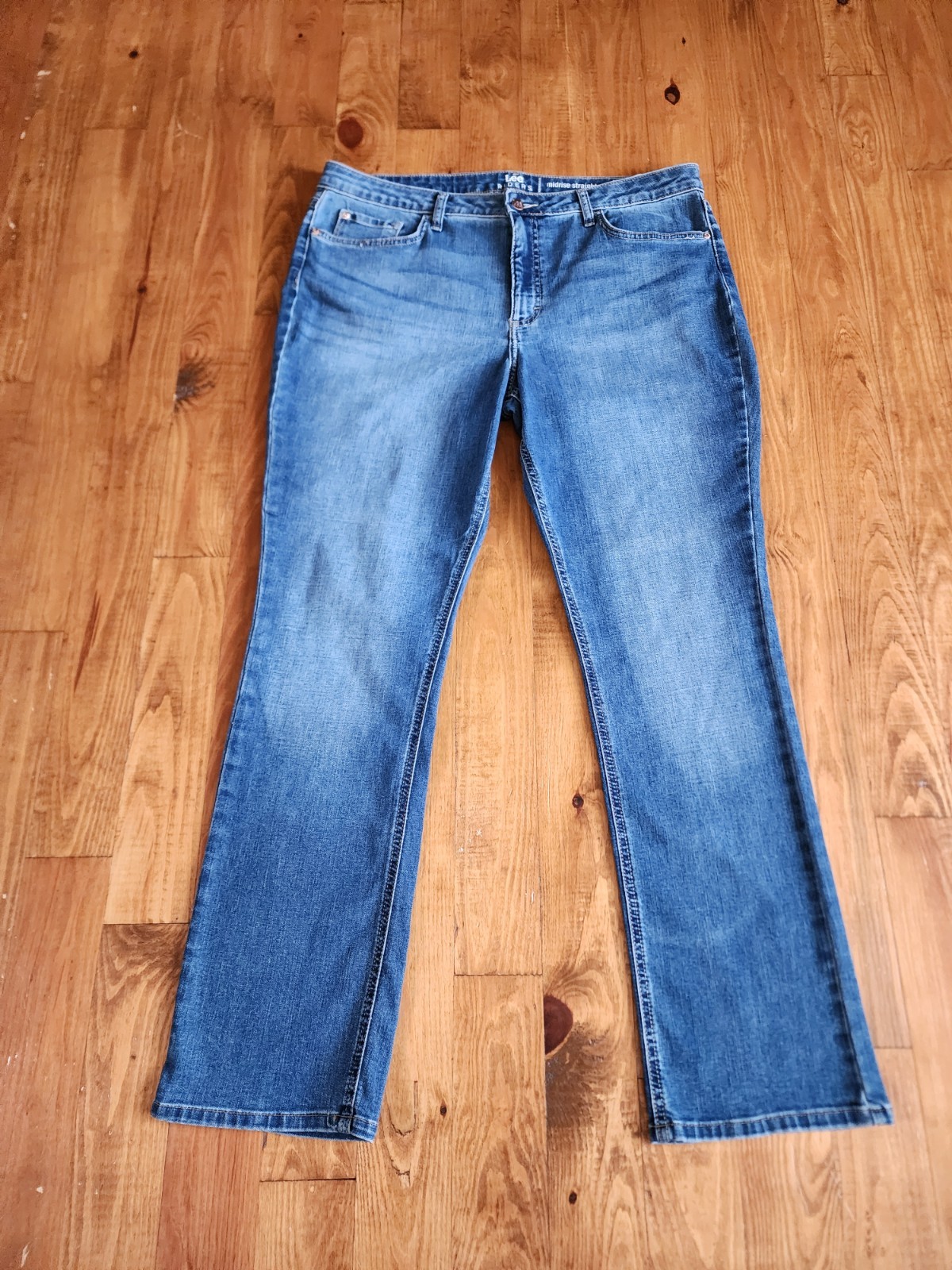 Lee Riders Women's Size 18M Midrise, Medium Wash, Straight Leg Jeans