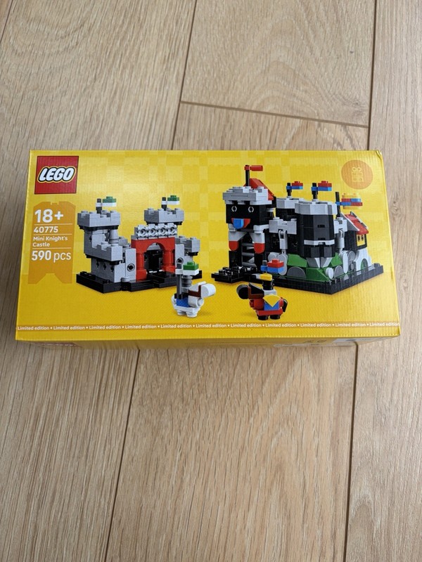 Lego Mini Knights Castle GWP set 40775 - Brand New & Sealed