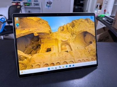 Microsoft Surface Pro 8 1983 2.60GHz i5-1145G7 8GB RAM 256GB SSD Win 11 Pro