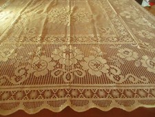 Nappe N°239 ou surnappe "carrée" écru 136 x 139 cm  dentelle fleurs 