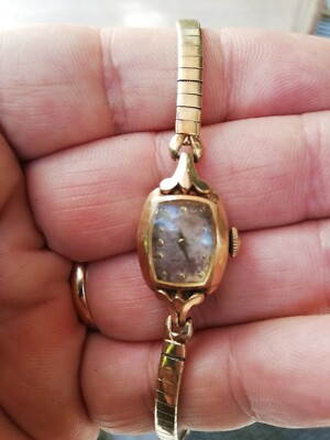 DAMEN ARMBANDUHR IN GOLD 10K GOLD FILLED AUS DEM BEKANNTEN AMERIKANISCHEN HAUS.''GRÜN