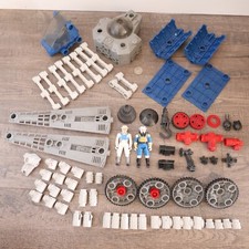 Vtg Robotix 3000 Space Station Ship Building set Parts 75 Pcs. Lot w/ 2 Figures