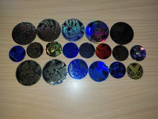 Pokemon TCG Münzpaket X20 Münzen verschiedene Designs Pikachu Charizard Lucario