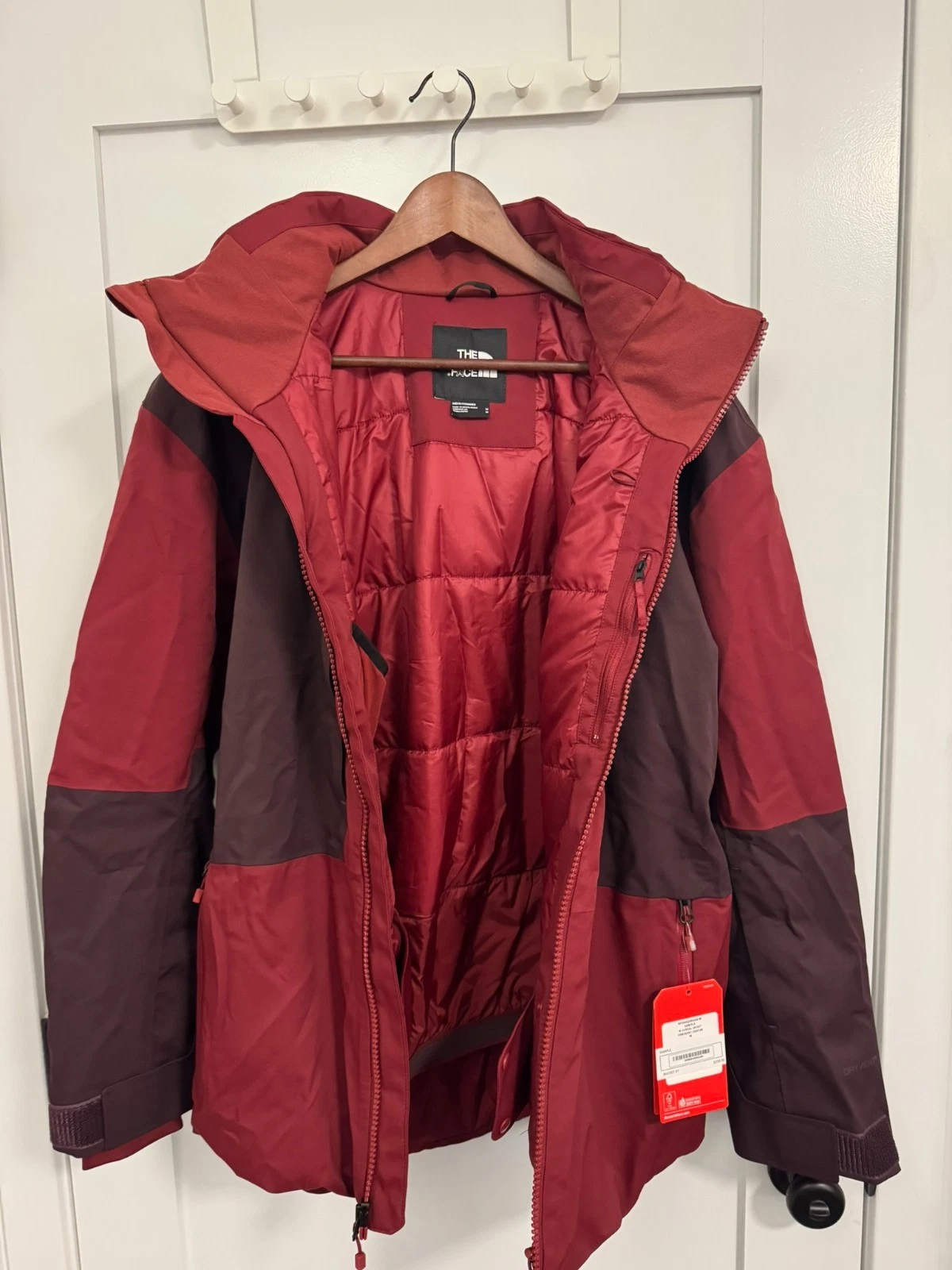 [NWT] The North Face Men’s Chakal Hooded Ski Snow Jacket Medium - Pomegrnt/Root