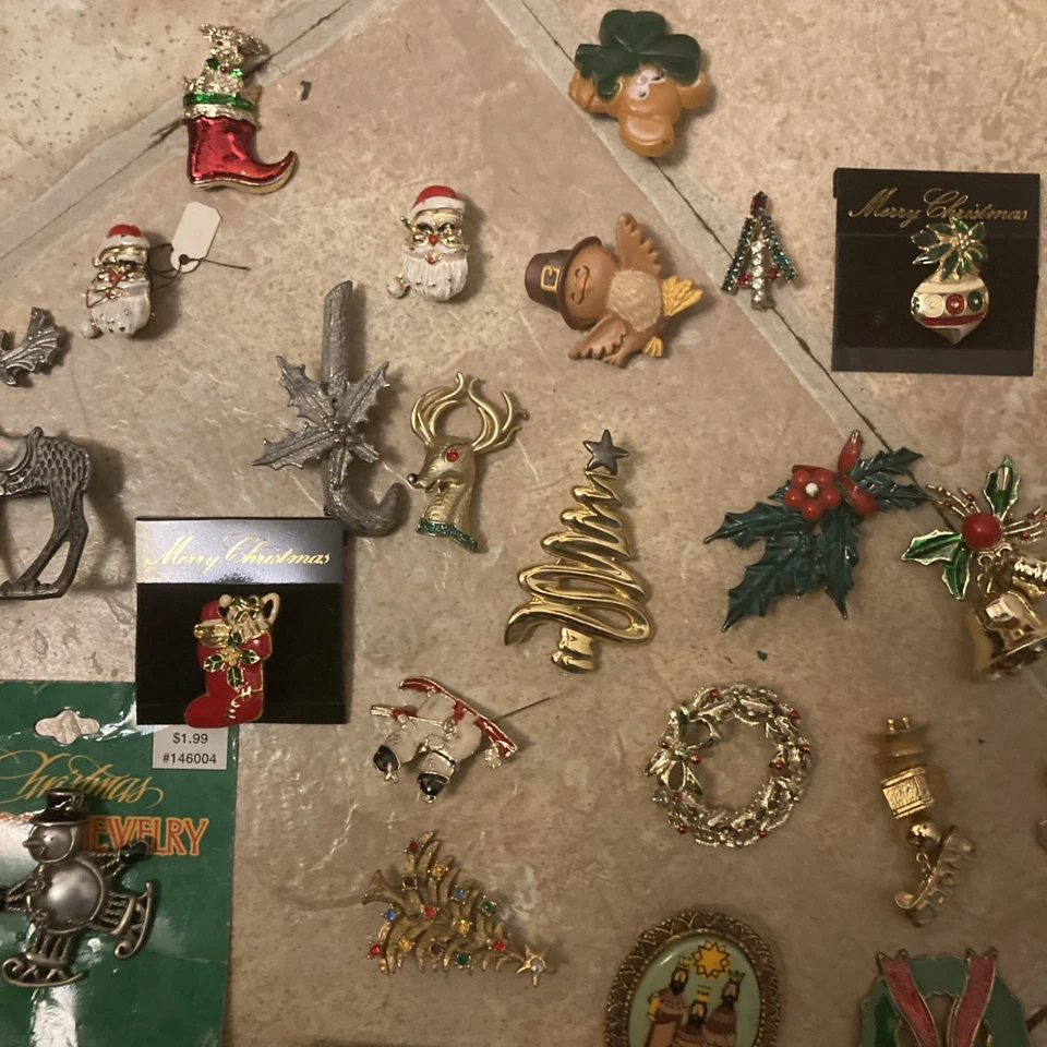 BROOCH ,PIN LOT MIXED HOLIDAY ETC PHOTO IS WHAT YOU GET 25 pieces As IS - Image 2 of 3