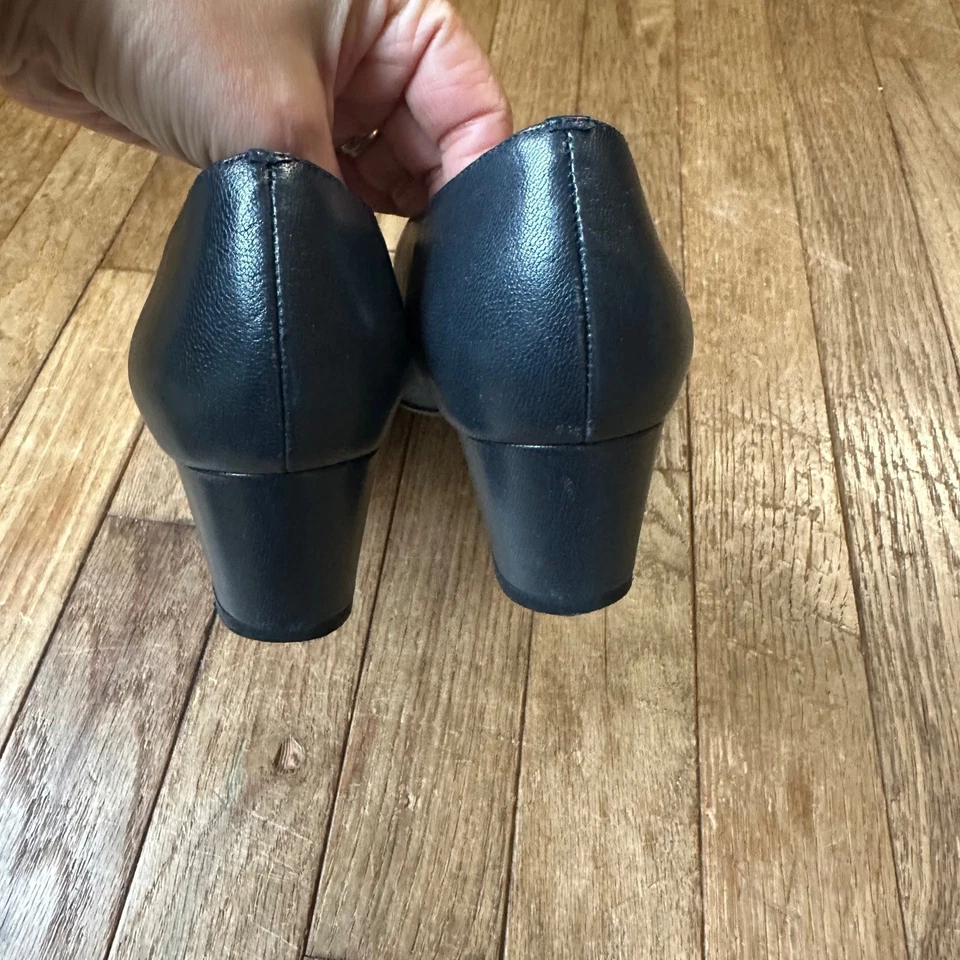 Trotters Navy Leather Mary Jane Block Heels Size 8.5N Jamie Strap Pump - Image 4 of 4