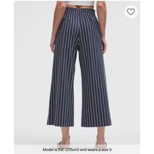 Lululemon Stretch Woven Ruffle-Waist Wide-Leg Cropped Pant - XXS