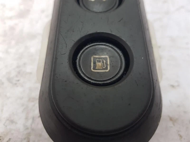 Ferrari California 2009 encendido 1 tapa de combustible e interruptor de liberación de tapa del maletero Foto 3 de 4