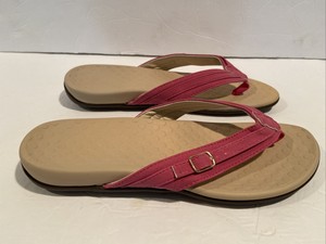 vionic thong sandals with buckle detail