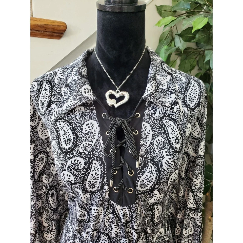 Vestido para mujer Mlle Gabrielle blanco y negro con cuello manga larga hasta la rodilla 3X Foto 2 de 4