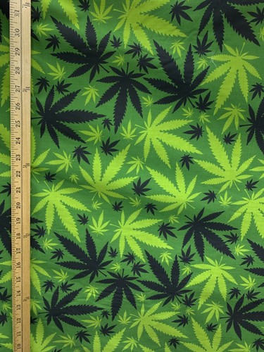 Tela de polialgodón estampada de hoja de cannabis de marihuana verde (58 in) Vendido BTY - Imagen 3 de 3