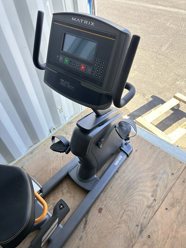 Ciclo reclinado Matrix R30 Foto 2 de 4