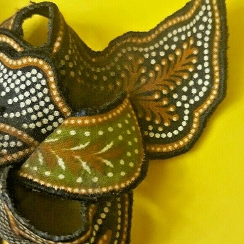 NWT. Flower Madura BROOCH designed & made by Ariani Prad, Indonesia. - Picture 4 of 9