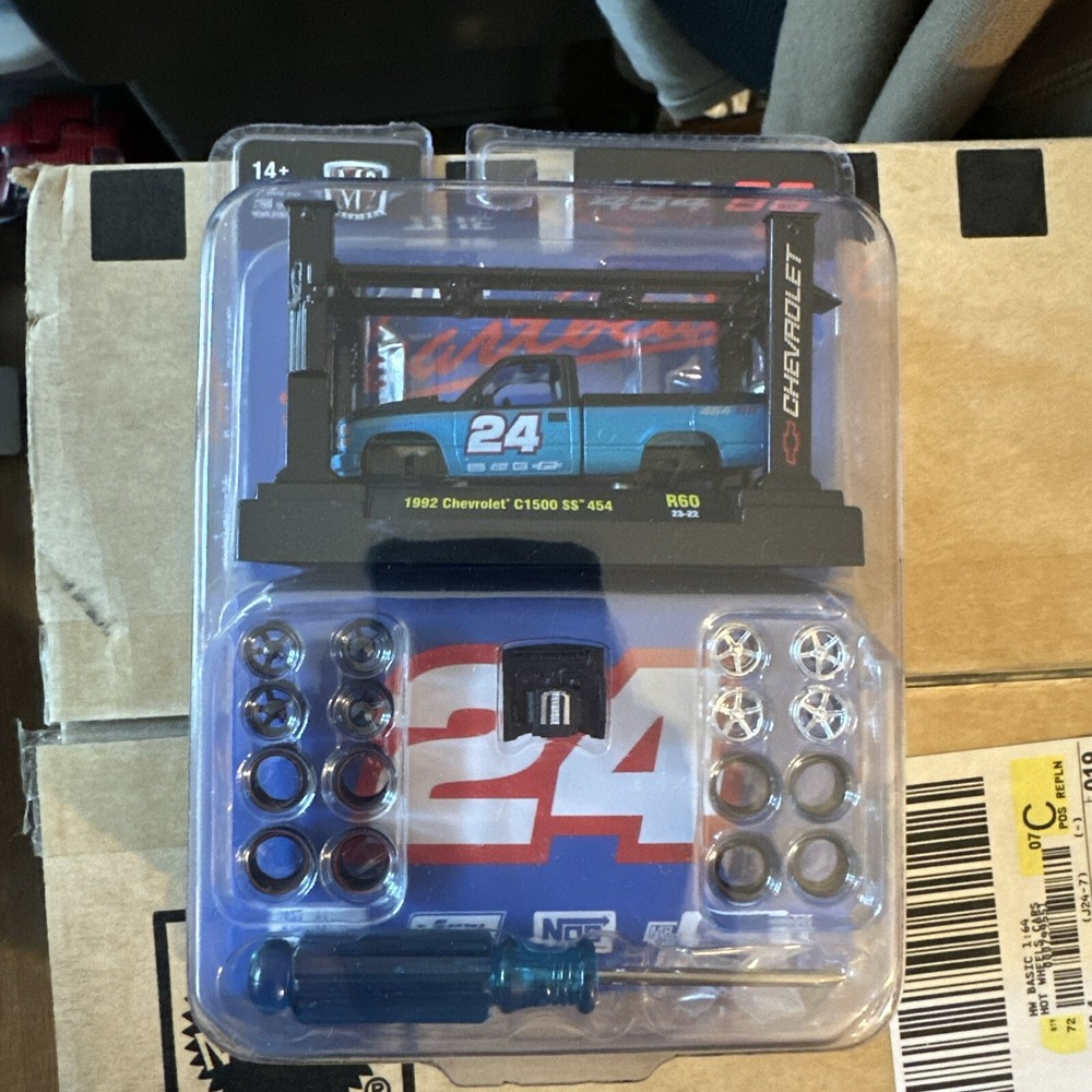 M2 Machines Model Kit 1992 Chevrolet C1500 SS 454