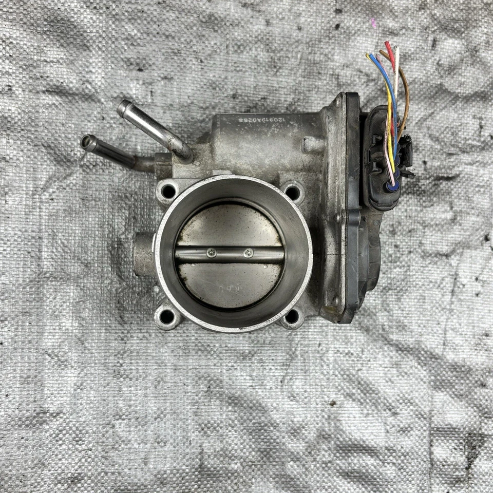 Conjunto de carrocería del acelerador Hyundai Elantra 2013-2019 2,0 L 35100-2E400 OEM Foto 2 de 4