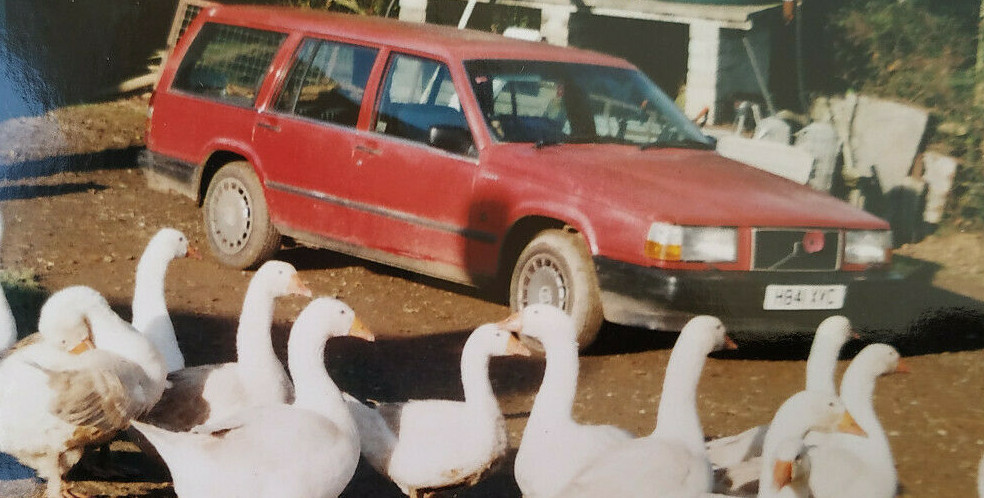 Image 1 - RF1)Volvo 740GL Turdo Diesel H reg - spares or repairs - well used classic car