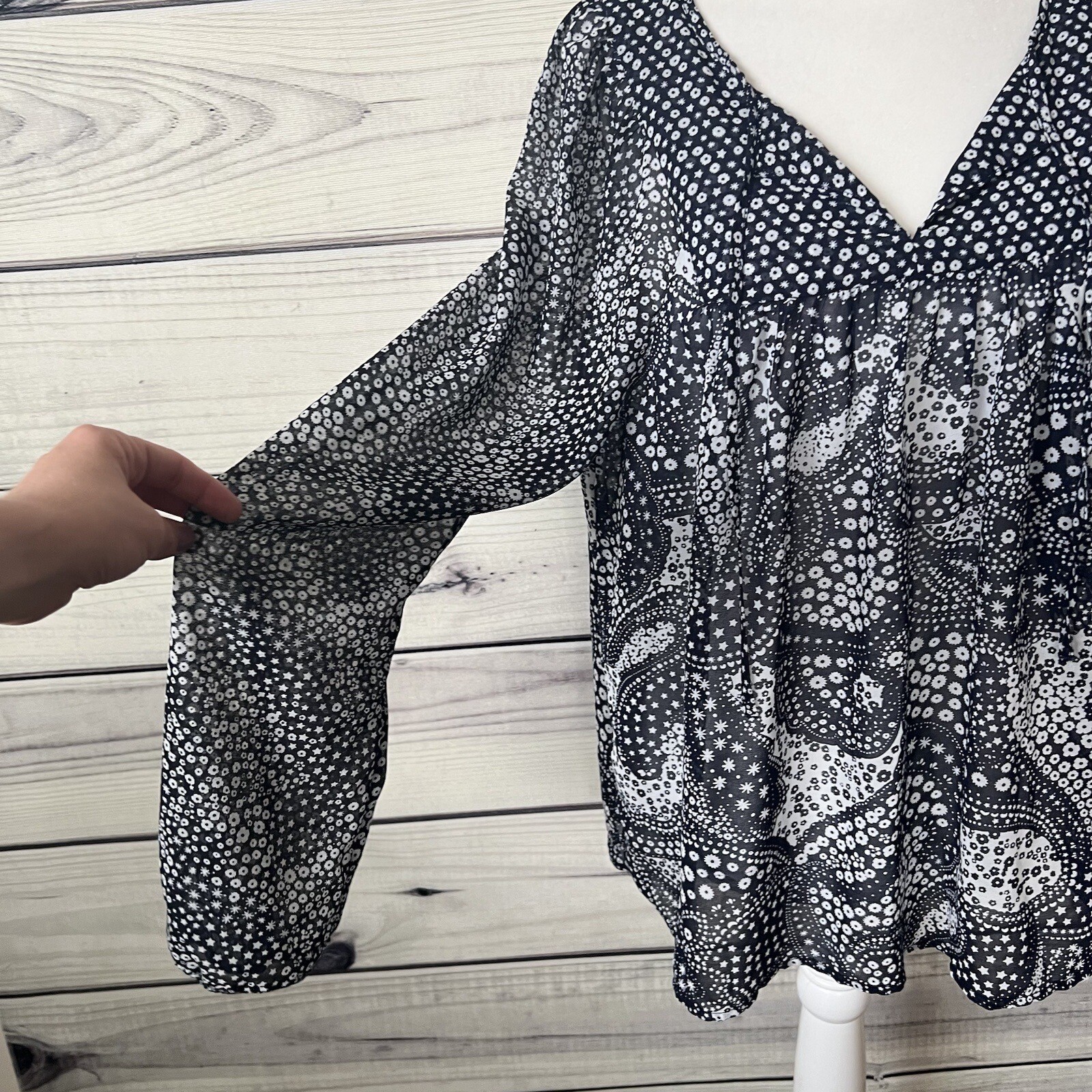 Gap Navy & White Floral Patterned Split V Neck Lo… - image 5