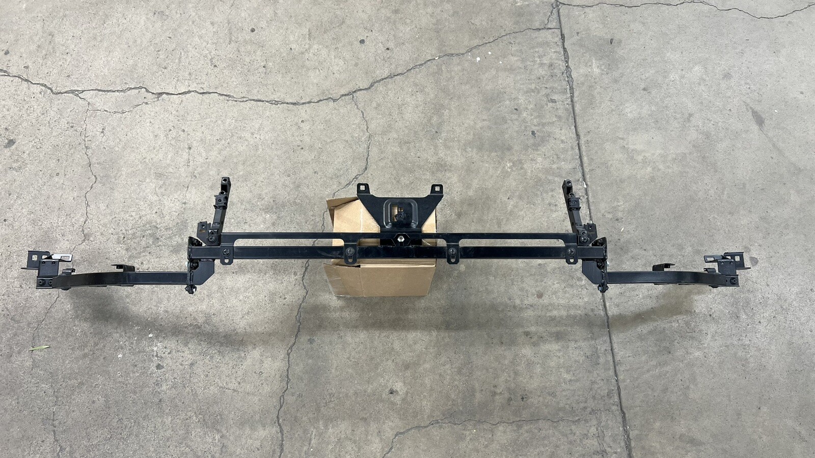 LAMBORGHINI HURACAN REAR BUMPER CROSSMEMBER SUPPORT MOUNT BRACKET OEM 4T0813753D