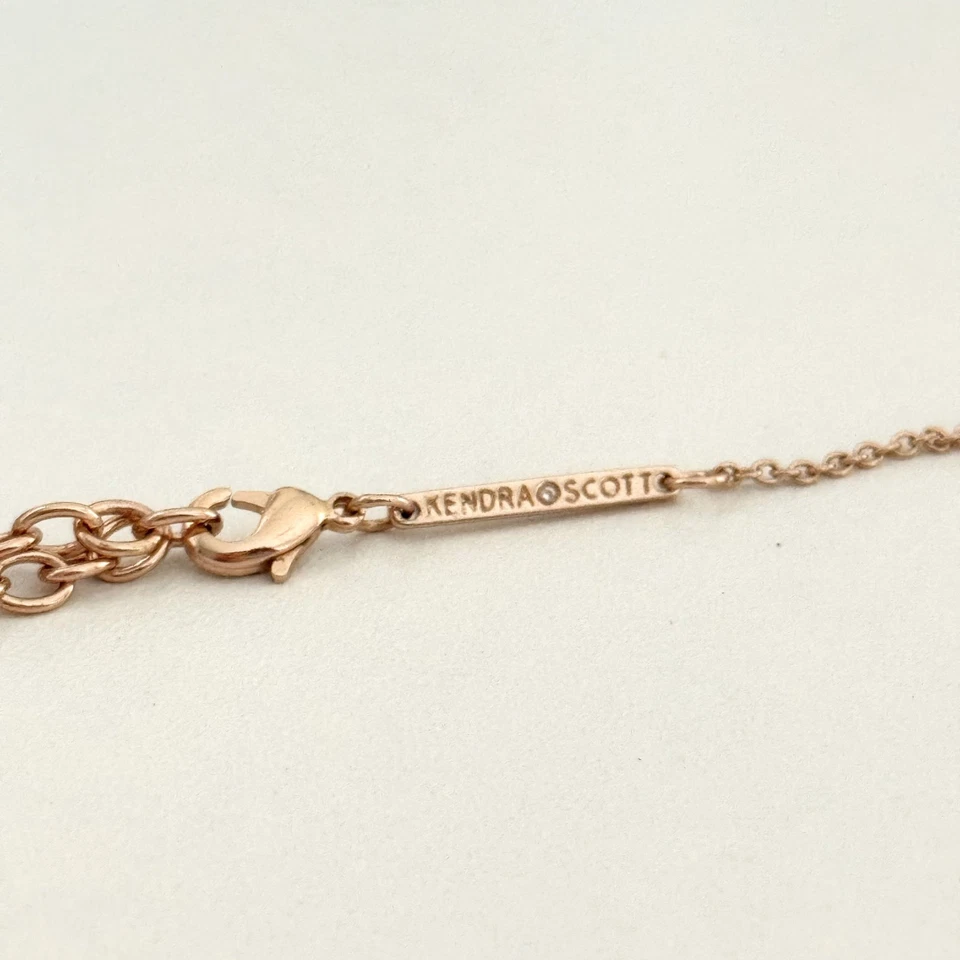 Collar Kendra Scott concha de abulón tono oro rosa Foto 4 de 4