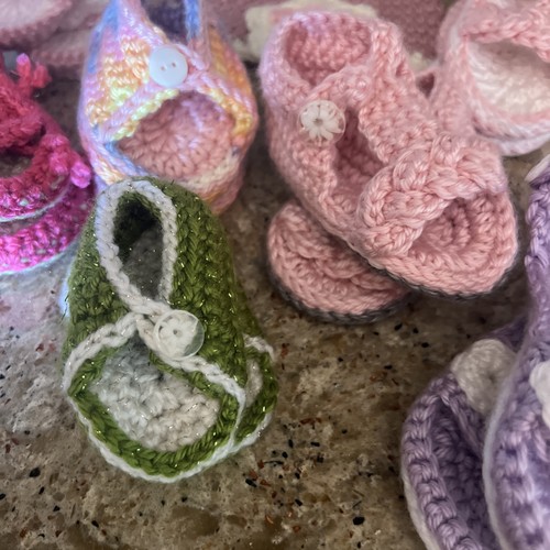 8 paia scarpe bambino fatte a mano all'uncinetto + cappello - Foto 8 di 8