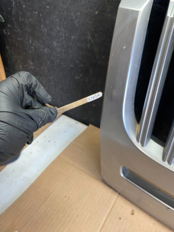 2008 to 2011 Mercury Mariner Front Upper Grill Grille With Emblem OEM Q0496 DG - Image 4 of 4