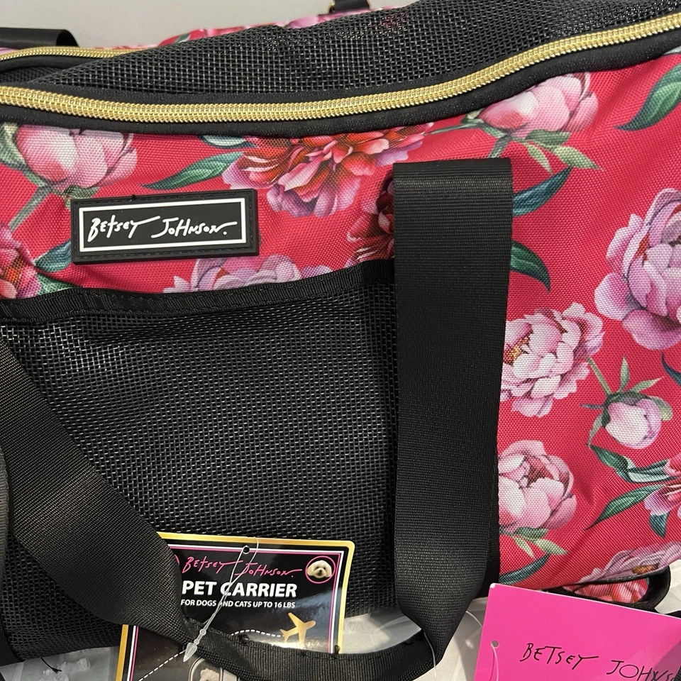 BETSEY JOHNSON PORTADOR DE MASCOTAS ROSAS ROSAS ROSAS PERROS GATOS HASTA 16 LB APROBADO POR TSA NUEVO CON ETIQUETAS Foto 2 de 4