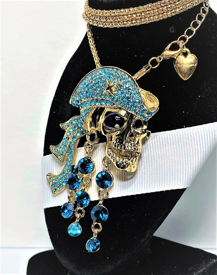 BETSEY JOHNSON PIN/COLGANTE ORO PIRATAS CALAVERA ORO AZUL CRISTAL SOMBRERO UNA CADENA DORADA Foto 4 de 4