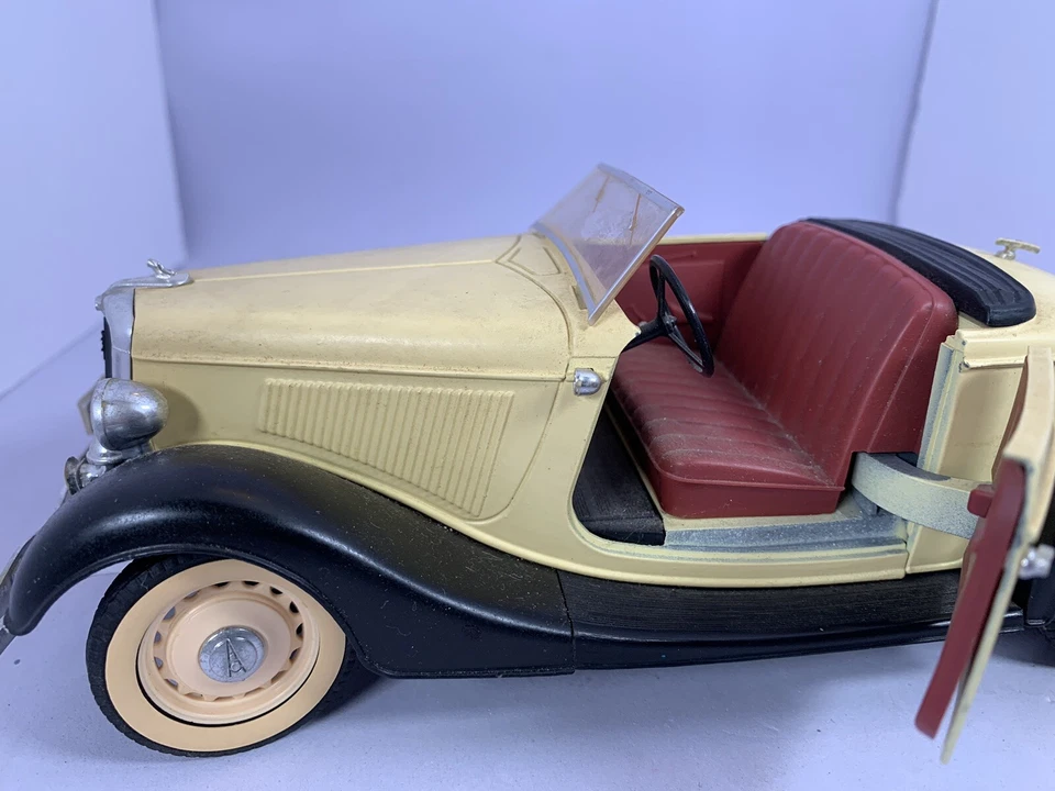 Vintage Solido French die cast V8 Ford Echelle 1:19 eme - Image 4 of 4