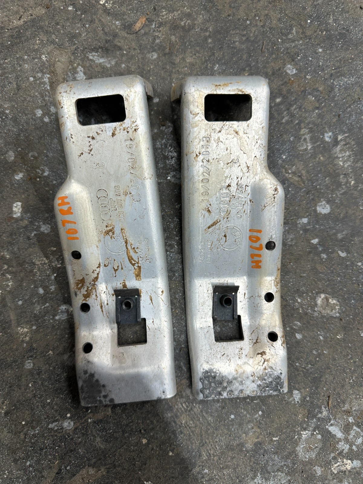 2014 AUDI R8 COUPE REAR LEFT RIGHT BUMPER SUPPORT BRACKET 420 807 408 OEM